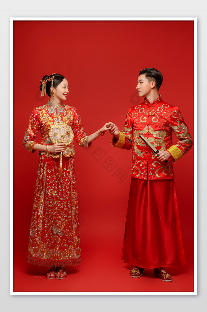 服的新人牵手素材免费下载,本次作品主题是摄影图,使用场景是人物形象