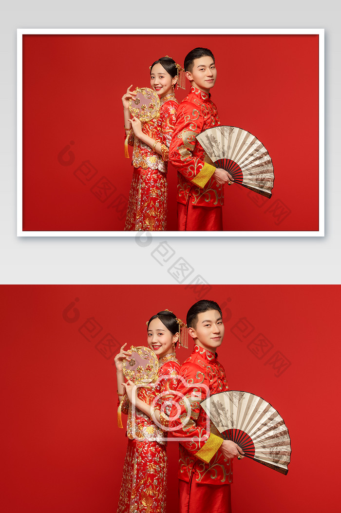 穿着中式传统婚服的新人拿着扇子