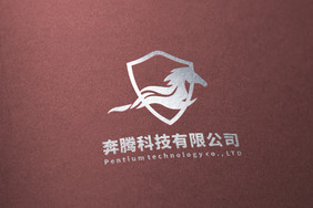 砖红色卡纸上烫银工艺银色渐变logo样机