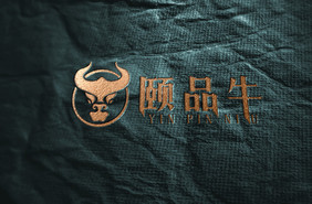 暗黑褶皱纸张上的金色渐变logo样机