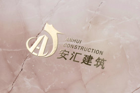 大理石面上的金色渐变logo样机