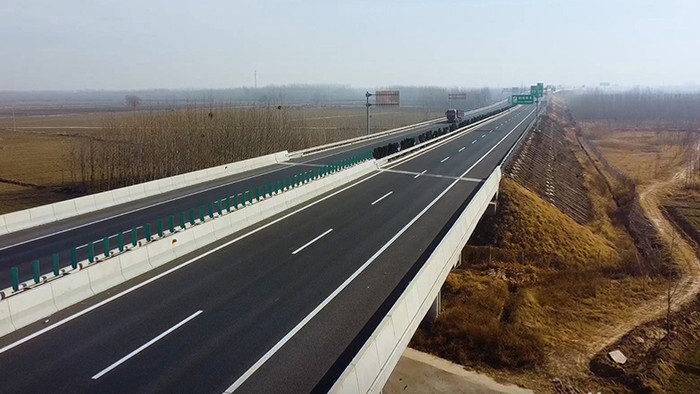 无人机实拍高速公路
