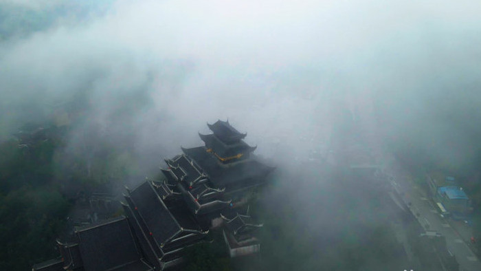 4K航拍中国风云雾缭绕山顶神秘古建筑