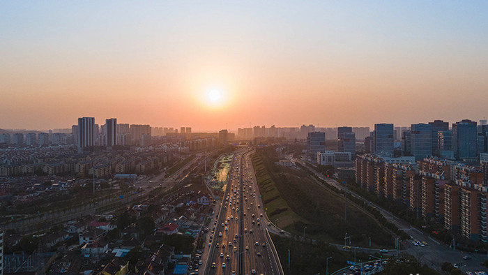 4k超清延时蓝橙色调夕阳下高速