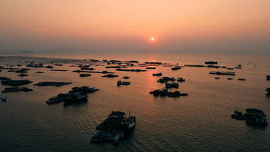 海边渔船落日夕阳余晖青橙色调航拍