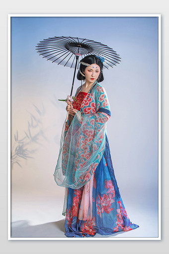 传统风格唐朝汉服仕女妆美女撑伞