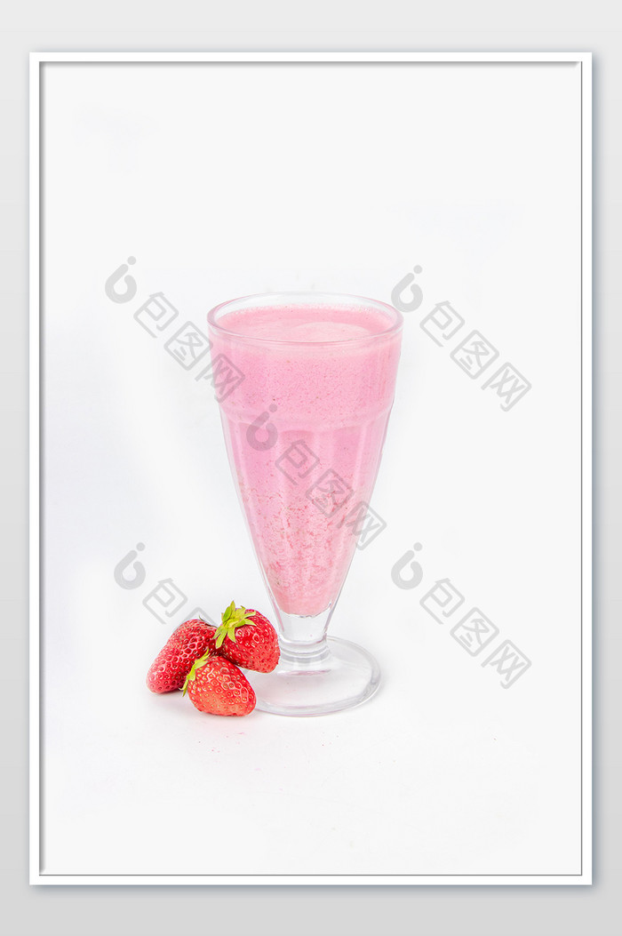 粉色草莓奶茶饮品