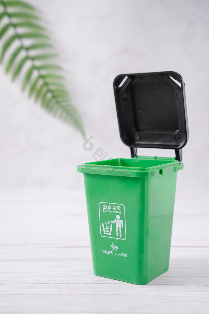 环保公益垃圾分类厨余垃圾箱摄影图图片