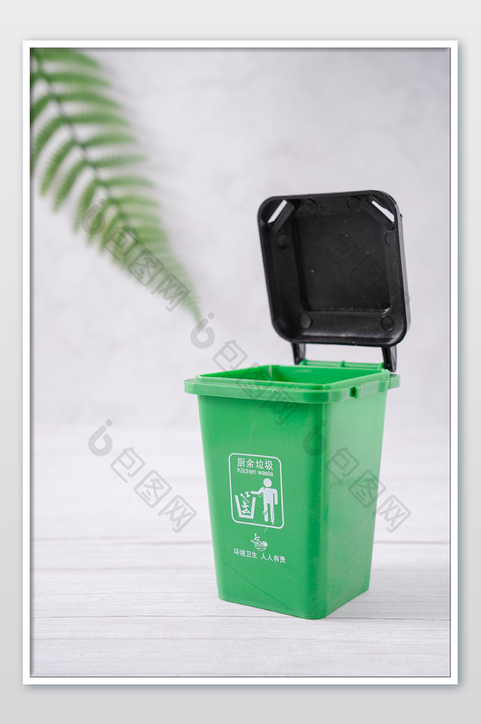 环保公益垃圾分类厨余垃圾箱摄影图