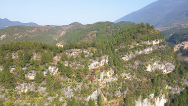 4K航拍喀斯特地貌山脉河流峡谷