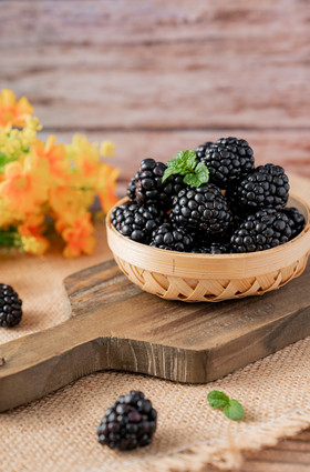 新鲜营养水果美食黑莓摄影图