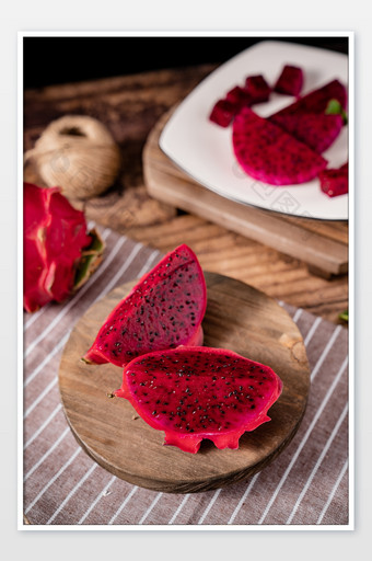 红心火龙果水果鲜甜摄影图图片