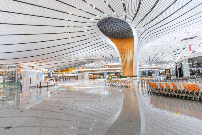 北京的新国门大兴机场航站楼摄影图片