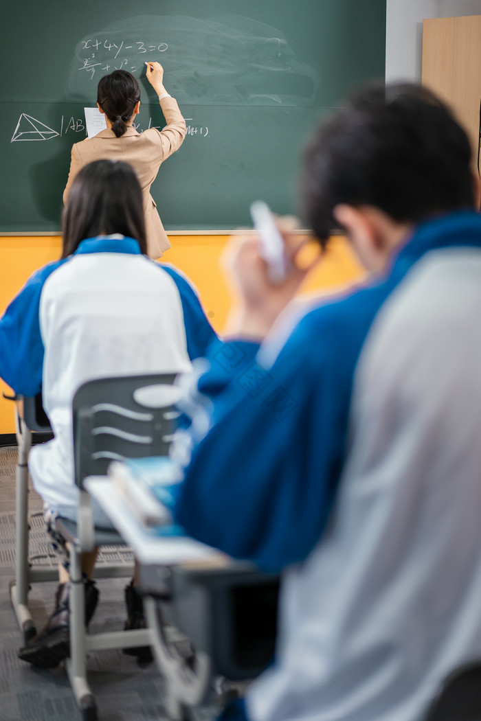学生上课图图片-学生上课图素材免费下载-包图网