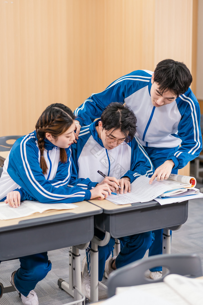 学生上课图片-学生上课高清图片-包图网
