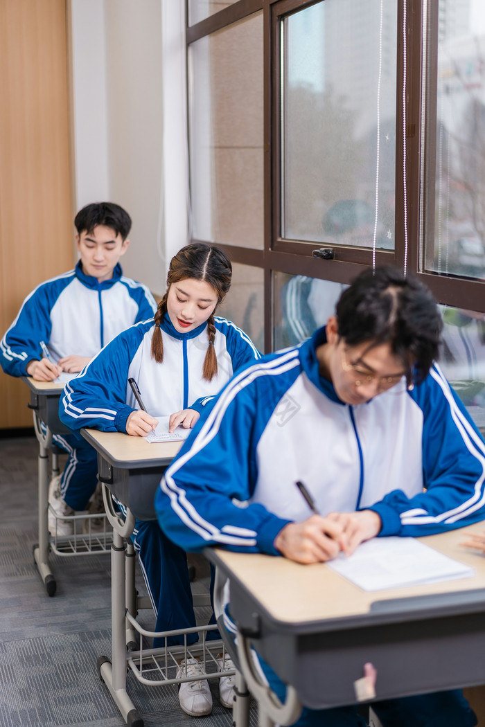 学生上课图片-学生上课高清图片-包图网