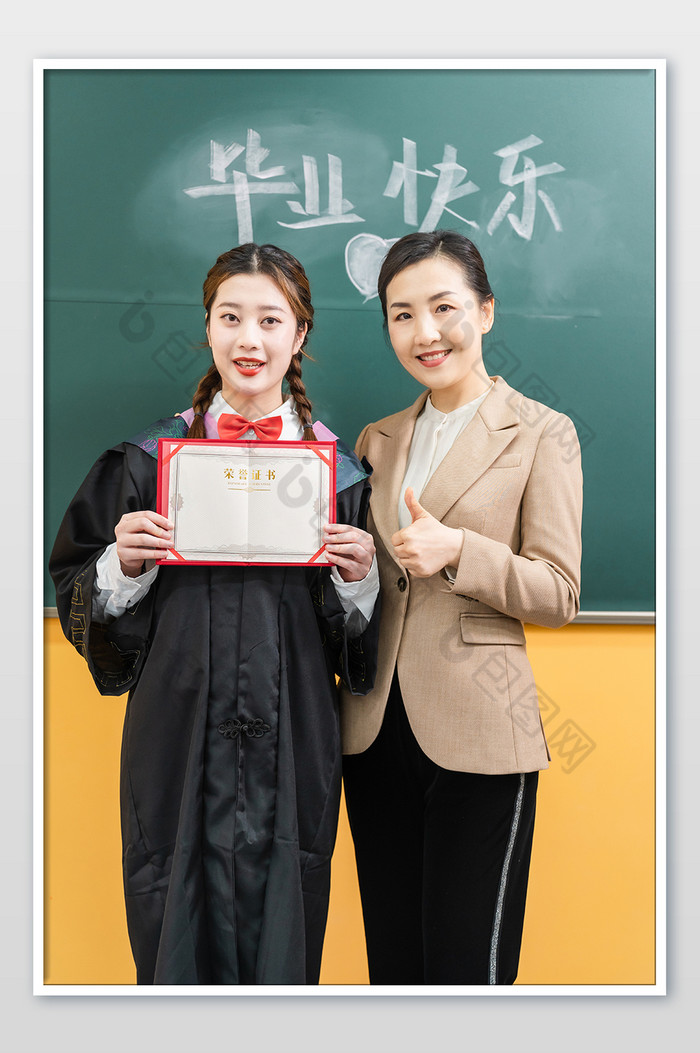 校园生活教师与学生获奖合照