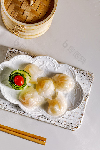 新鲜摆盘水晶虾饺蒸饺