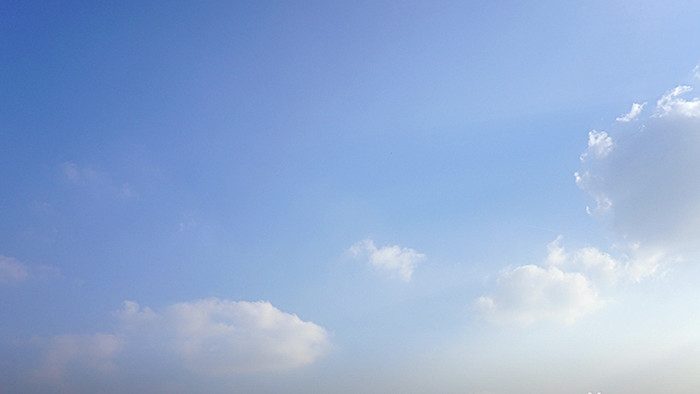 4K实拍晴朗天空中的蓝天白云景象延时摄影