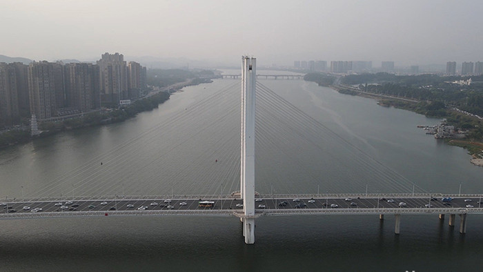 航拍广东惠州城市地标合生大桥交通实况视频