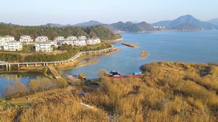 4K唯美航拍杭州青山湖青山绿水全貌
