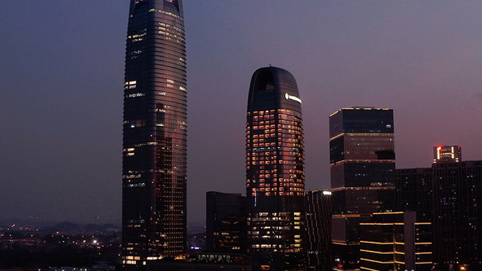 4k航拍夜幕下的广州保利商务大厦夜景