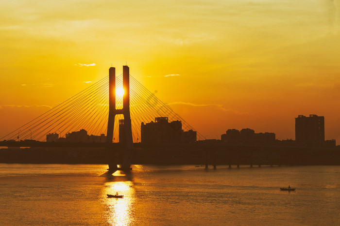 落日黄昏大桥剪影图片
