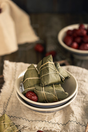 暗调美食粽子端午节海报