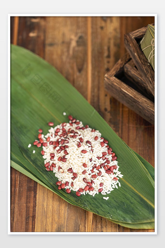 传统美食粽子江米红豆端午节背景图片