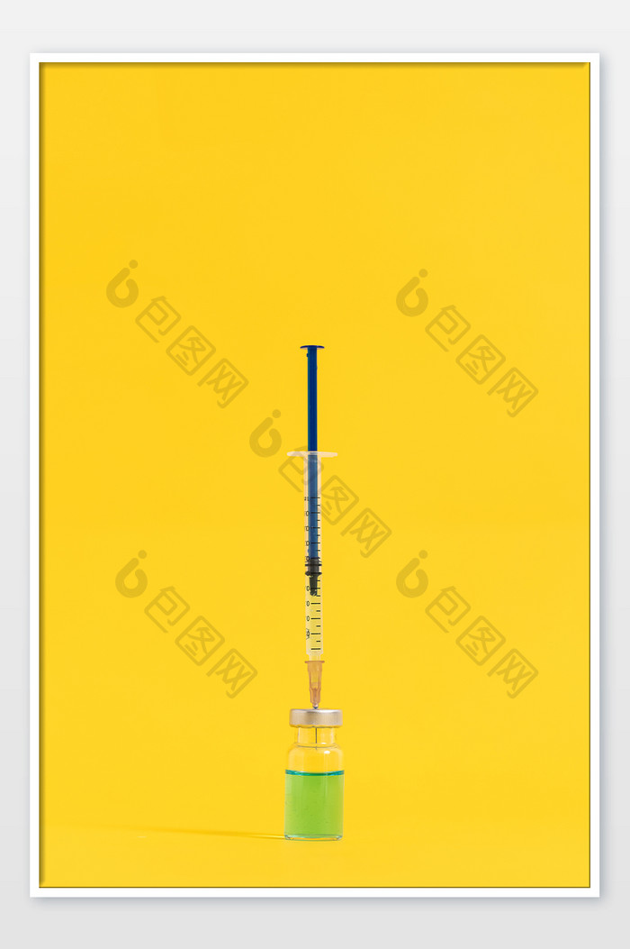 药品注射器医疗创意黄色海报