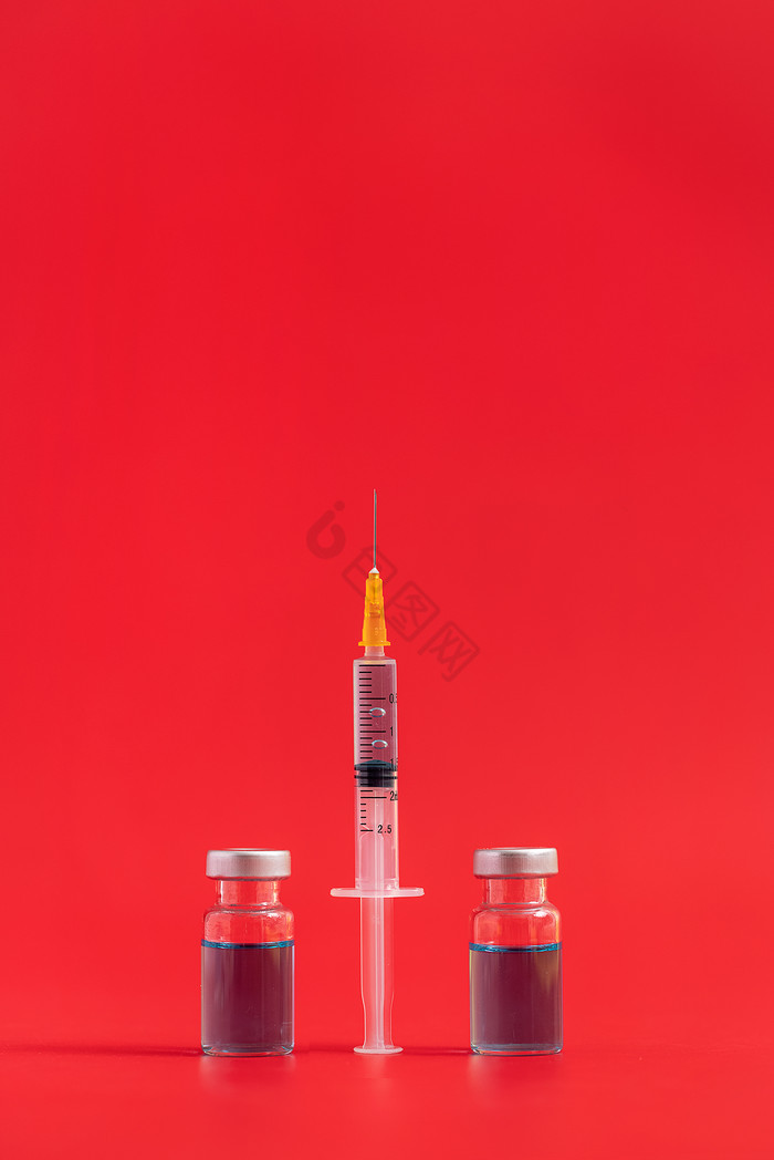 医疗药品注射器创意医用红色背景图片