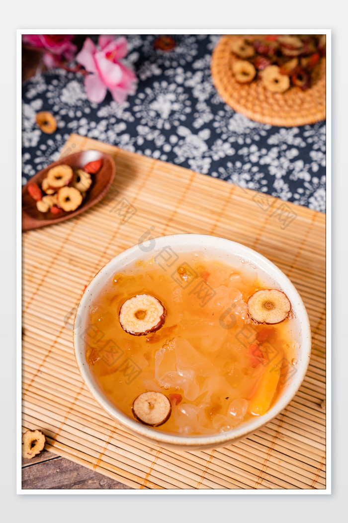 美食木瓜雪耳炖桃胶食品摄影图