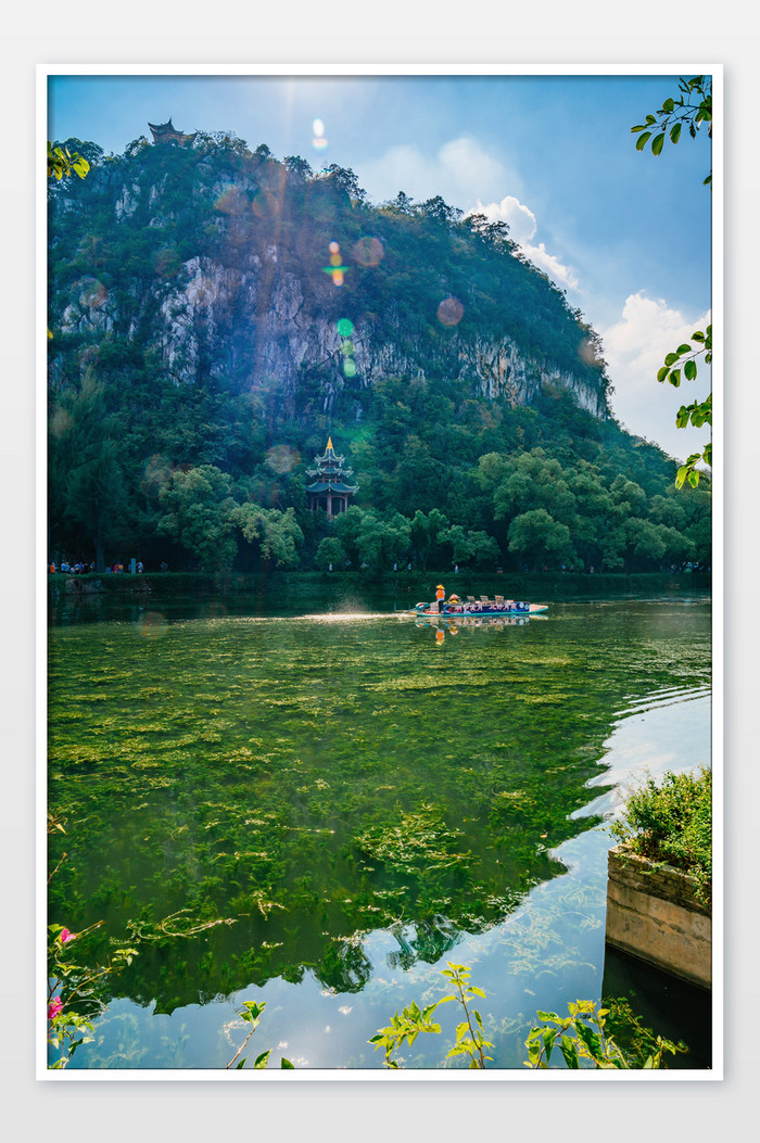 夏日山水湖泊湖水自然风景摄影图