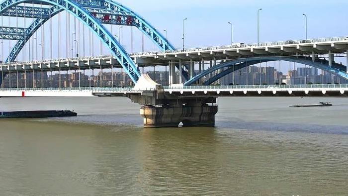 4K航拍杭州复兴大桥双层钢架桥钱塘江车流