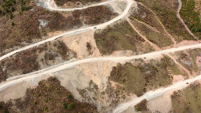 4k航拍青藏高原地区盘山公路山路十八弯