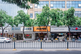 街道临街店铺建筑摄影图