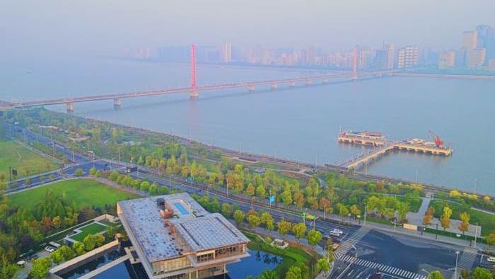 4K震撼航拍杭州世纪公园绿植