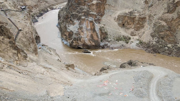 4K航拍怒江峡谷湍急水流