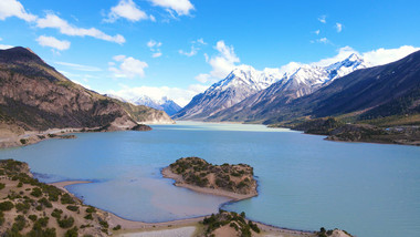 4K航拍雪山圣洁天然湖泊大自然