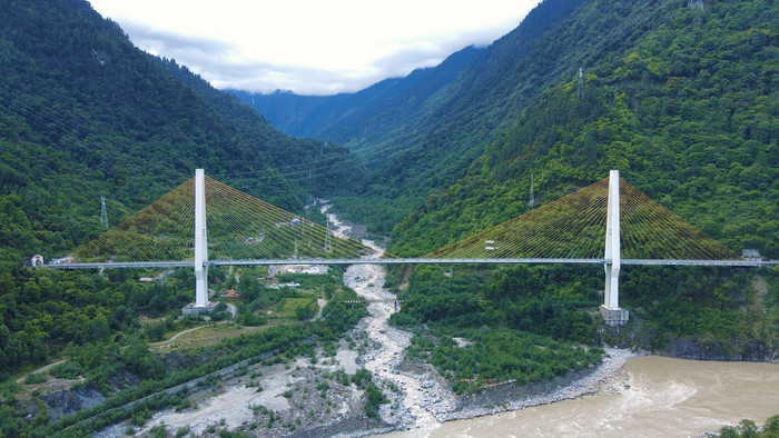 4k航拍中国基建迫龙沟特大桥