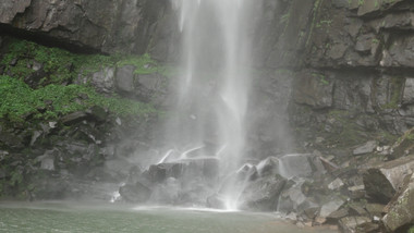 高山峡谷瀑布空境