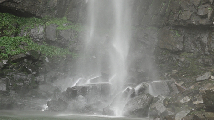 高山峡谷瀑布空境