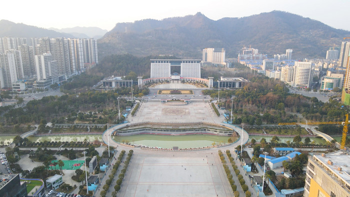 航拍湖南吉首市政府