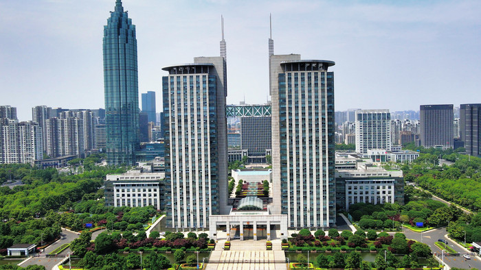 4k航拍常州城市地标市政府大楼传媒大厦