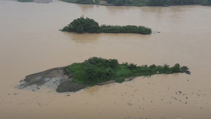 航拍南方雨季涨水洪涝视频