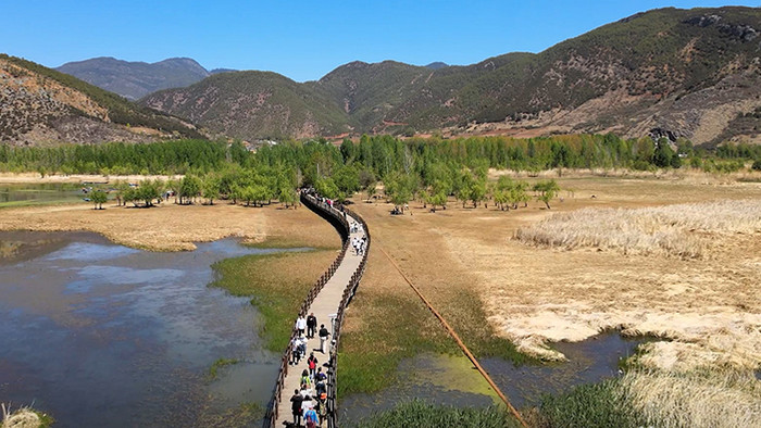 自然风景云南泸沽湖走婚桥航拍视频