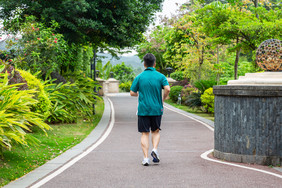 运动健身跑步的男人