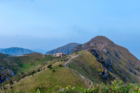 草甸高山连绵山峰山脉