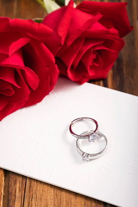 红玫瑰钻戒情侣戒指