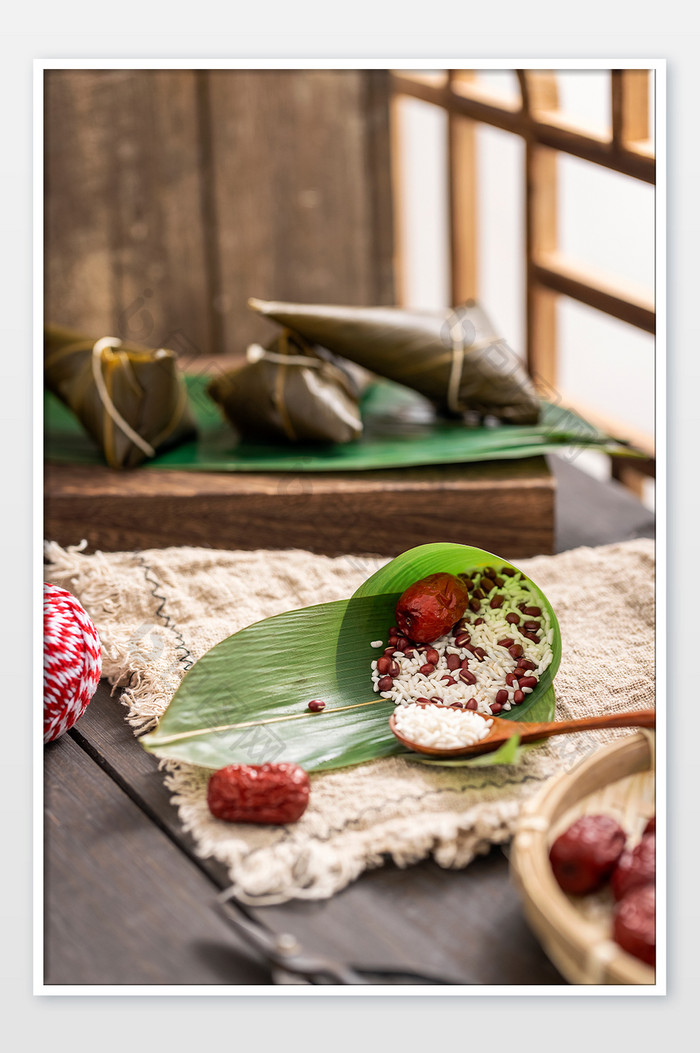 端午节包粽子中式风格摄影图